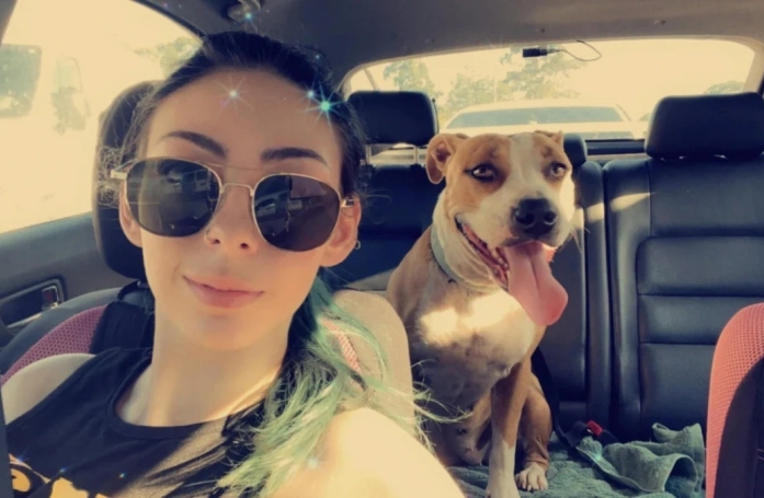 Amoureuse des chiens, une jeune fille fait preuve de beaucoup d’inventivité pour que son vœu le plus cher soit exaucé 