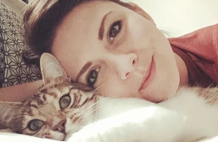 Un vétérinaire réunit une famille avec son chat perdu après 7 longues années