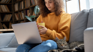 Illustration : "Peut-on adopter un animal quand on est étudiant ?"