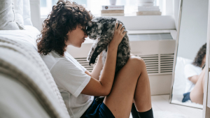 Illustration : "Peut-on adopter un animal quand on vit seul ?"