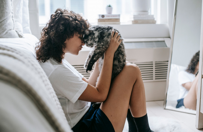 Peut-on adopter un animal quand on vit seul ?